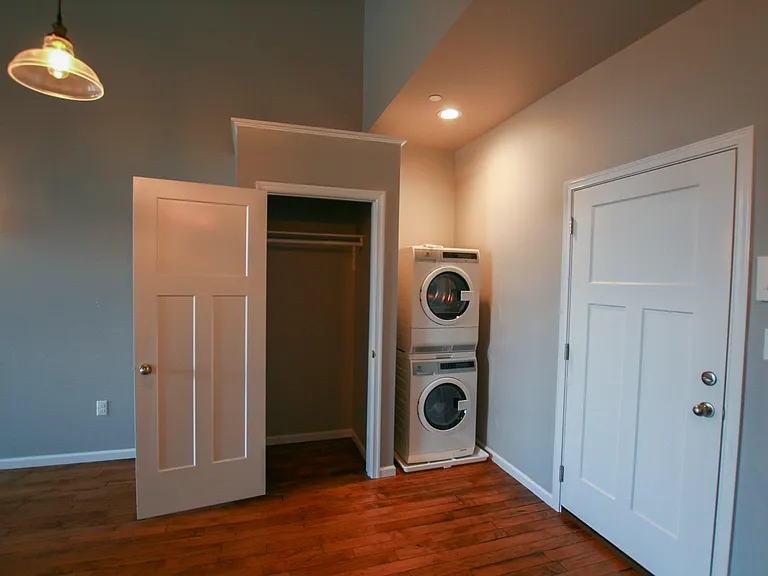 632 N College St #303 — Photo 3