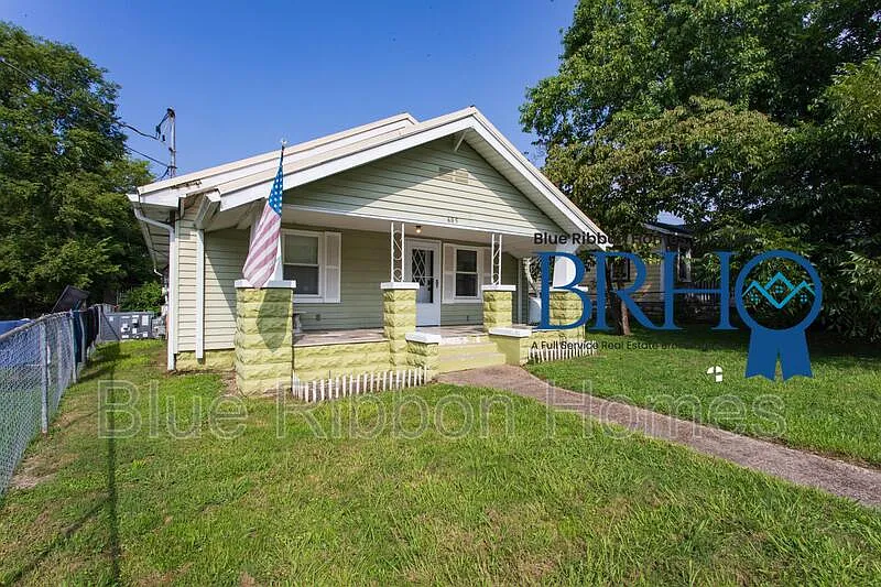 4 bed, 2.0 bath, 1800 sqft, $2,600 — Photo 3