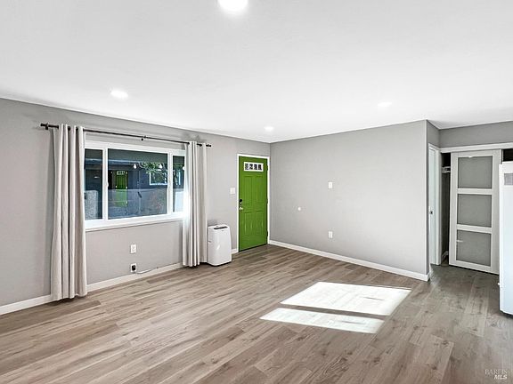 3rd image of 421 Walnut Avenue