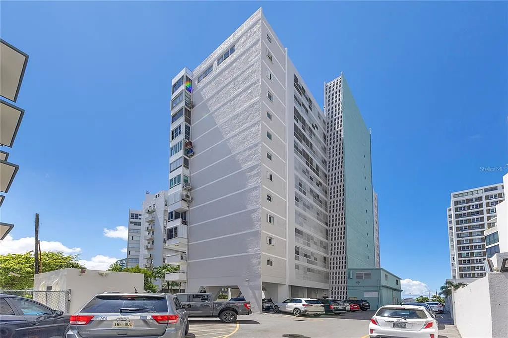 1 bed, 1.0 bath, 818 sqft, $2,400 — Photo 2