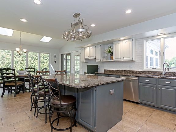 5th image of 3110 Wisteria Ln