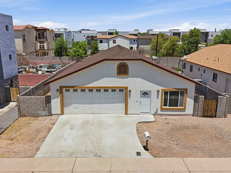 516 W Brown St — Photo 27