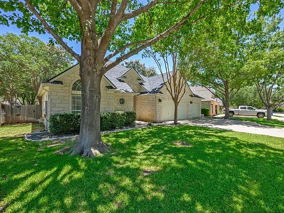 2nd image of 2602 Henley Dr