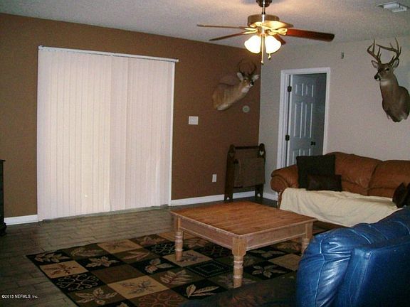 Family room 3