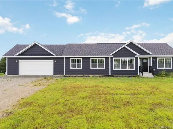 27 Sweeney St, Woodstock, NB E7M 3N8