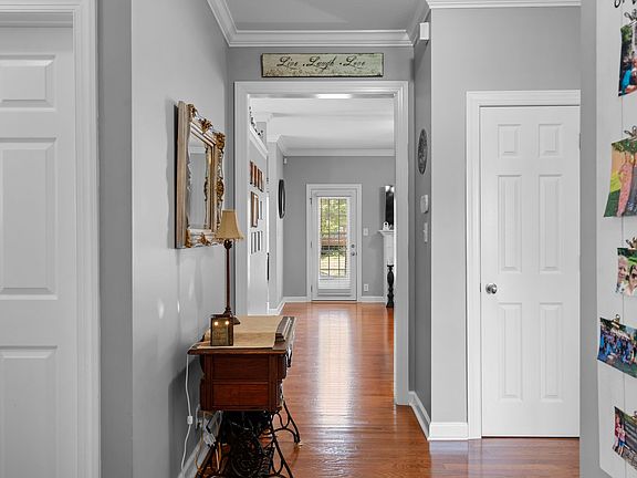3rd image of 35 Townsend Way
