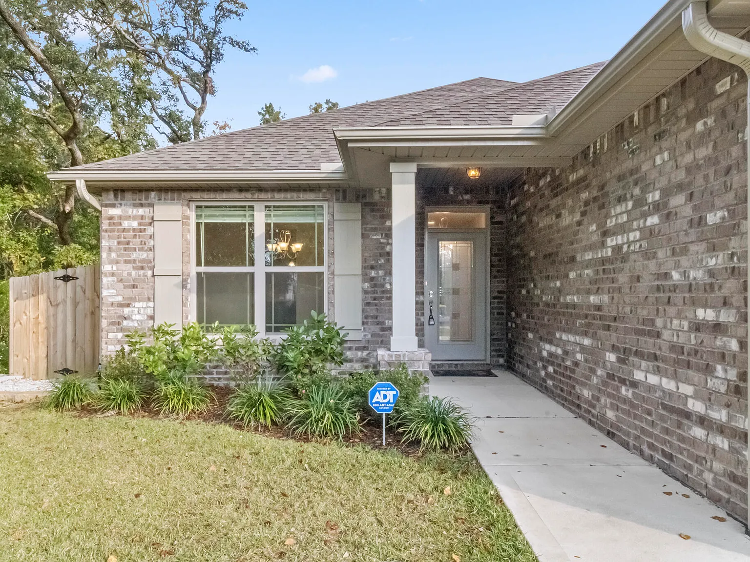 4 bed, 2.0 bath, 1991 sqft, $2,750 — Photo 2