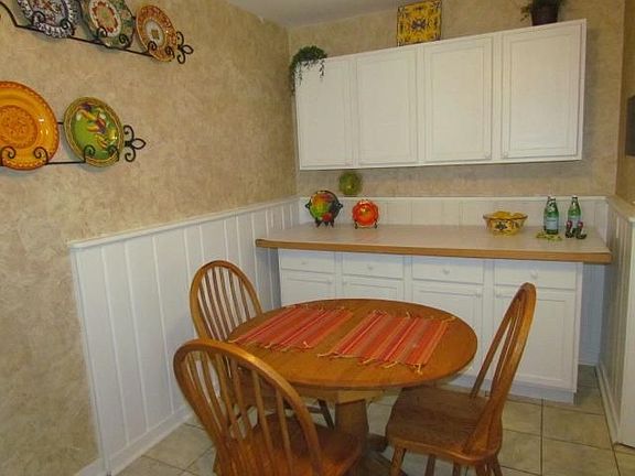 4th image of 472 Owendale St
