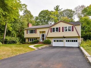 16 Mohegan St, Norfolk, MA 02056