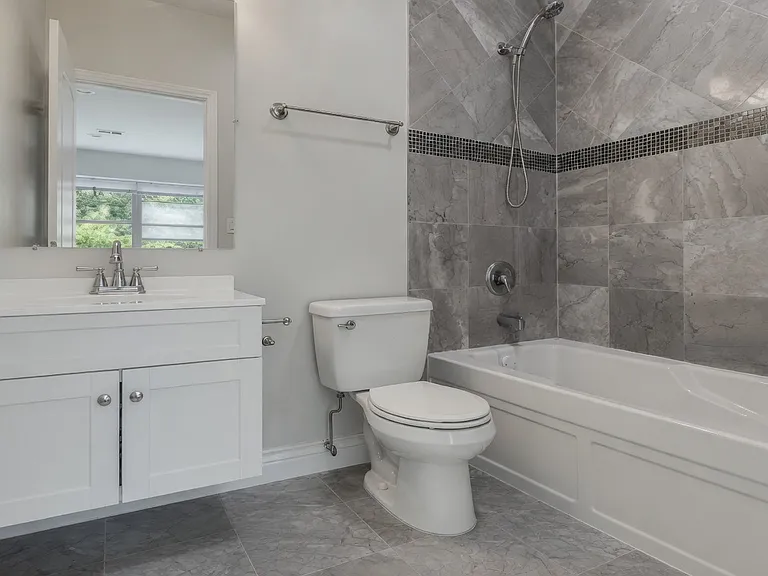 2037 W Touhy Ave #2 — Photo 6