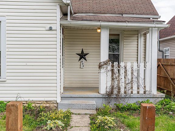 4th image of 453 Spring St