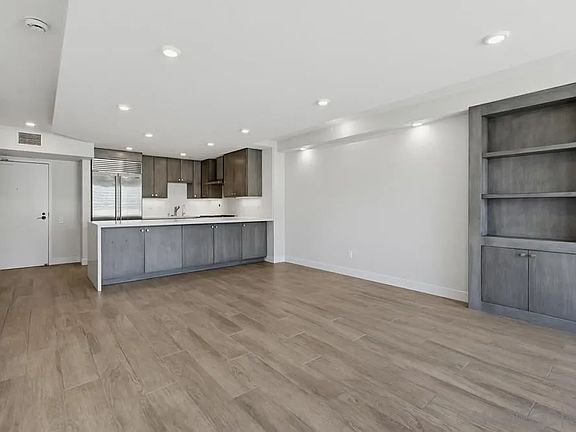 5th image of 500 W Harbor Dr Unit 905