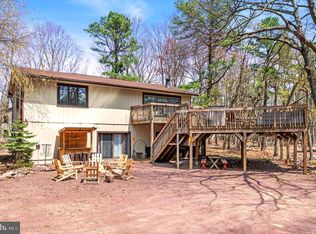 70 Pineknoll Dr, Lake Harmony, PA 18624