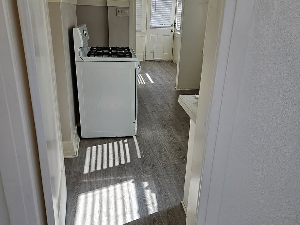 2nd image of 606 F St #A