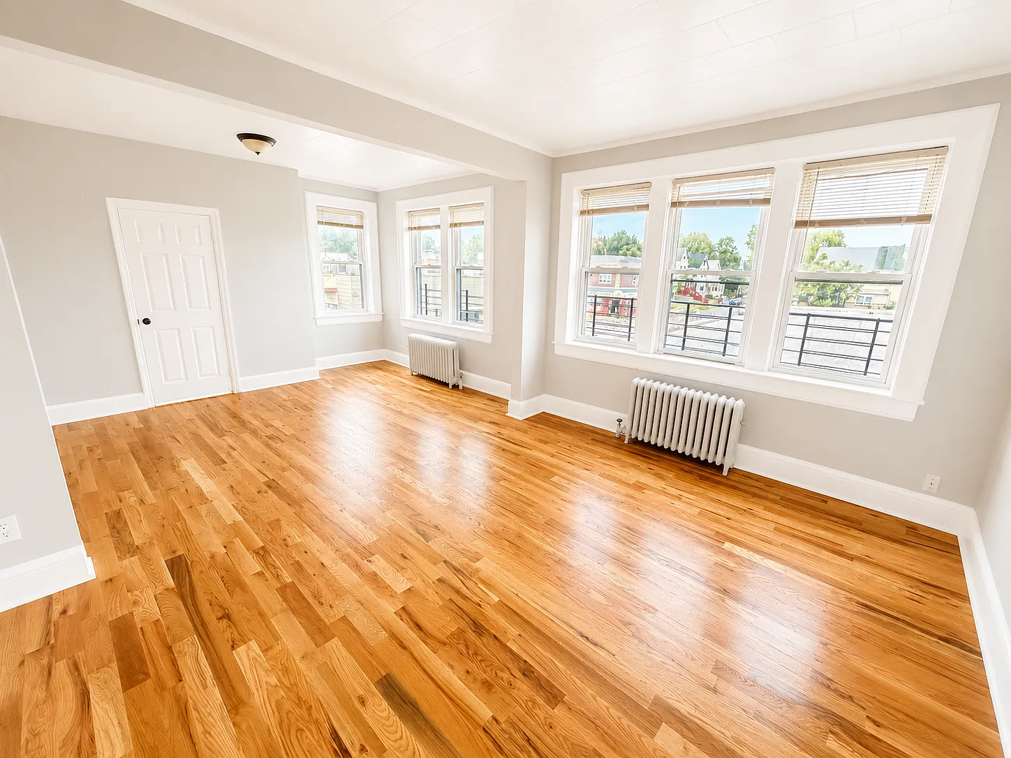 3 bed, 1200 sqft, $2,095 — Photo 4