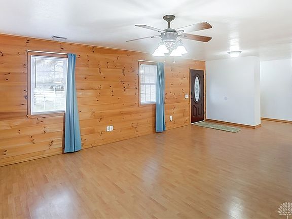 5th image of 5562 Charles Ln