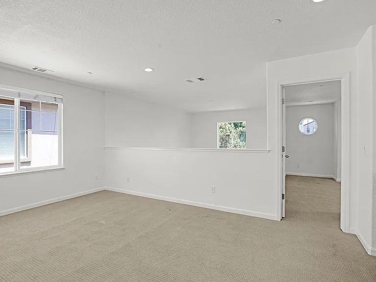 2111 Parkhurst St — Photo 22