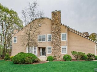 16 Hunter Rd N, North Haledon, NJ 07508