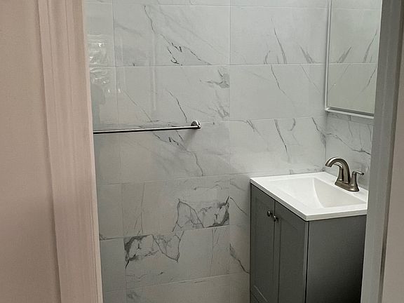 5th image of 214 23rd Ave #3