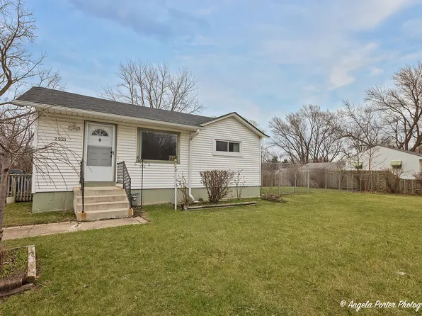 2921 N Lewis Ave, Waukegan, IL 60087