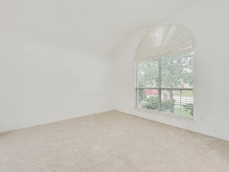 608 Regency Trl — Photo 16