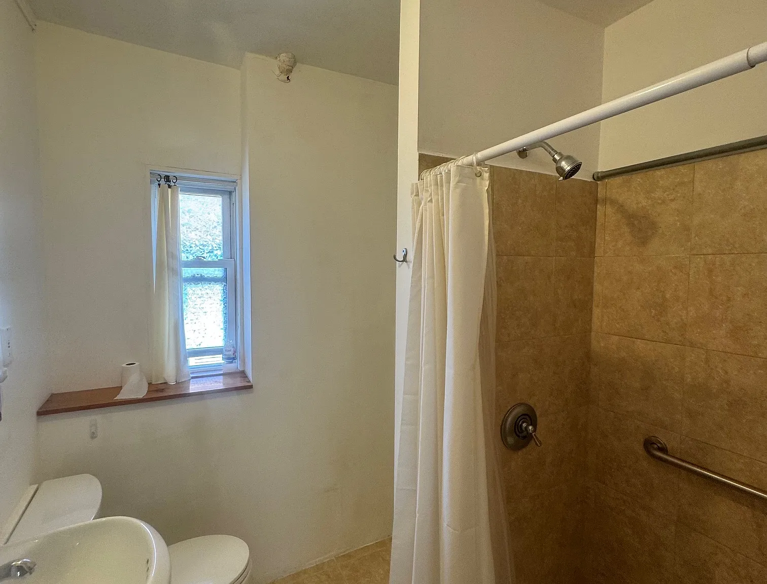 1 bed, 750 sqft, $2,000 — Photo 3