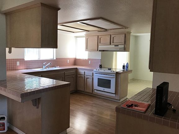 5th image of 1739 E Pryor Dr