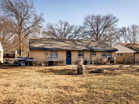 4th image of 1411 Hartford Rd