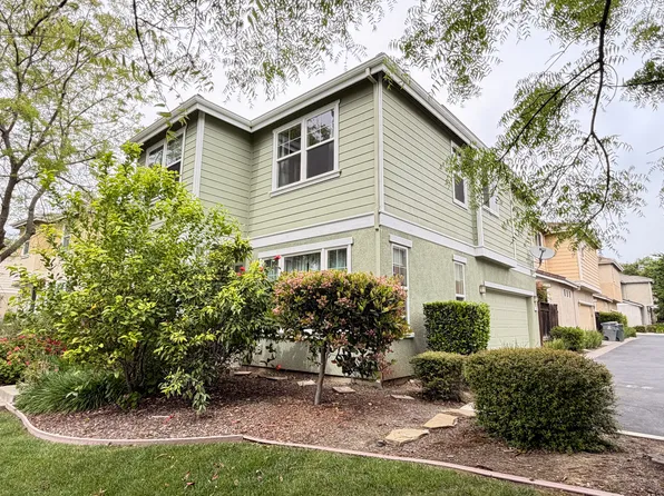 119 Summerfield Dr, Vacaville, CA 95687