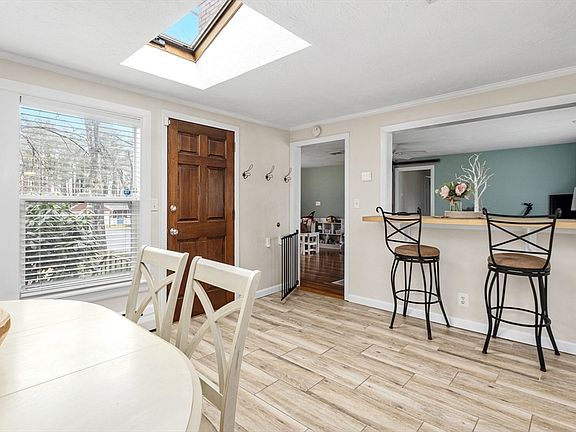 4th image of 75 Pine Haven Cir