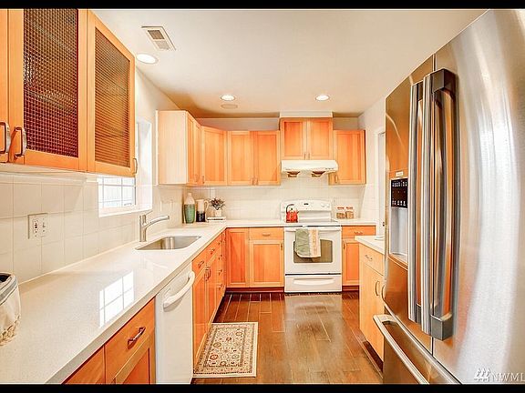 4th image of 19011 8th Ave NE