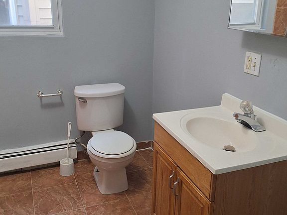 4th image of 73 Garfield Ave #3