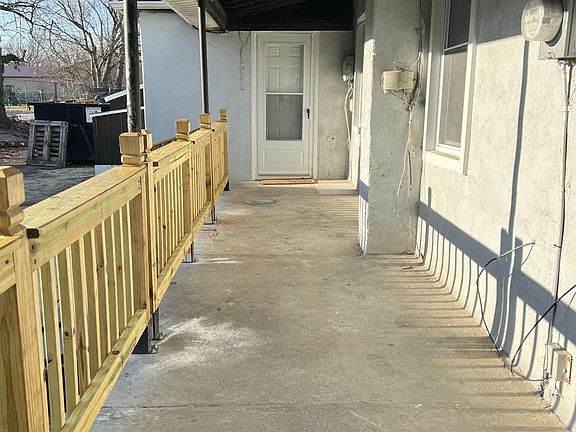 4th image of 208 N Academy Ave