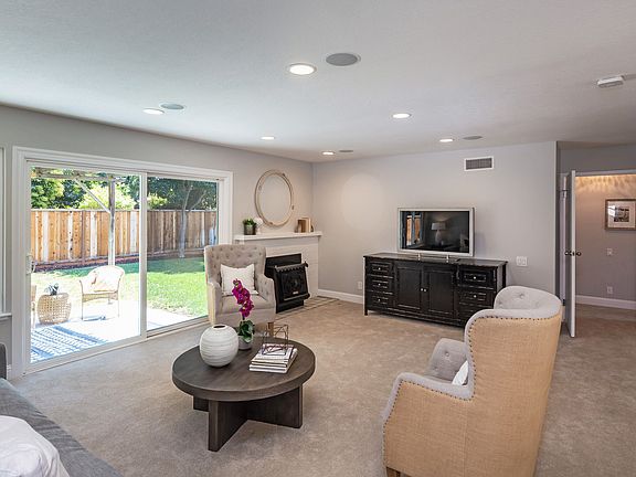 3rd image of 4962 Chiles Dr