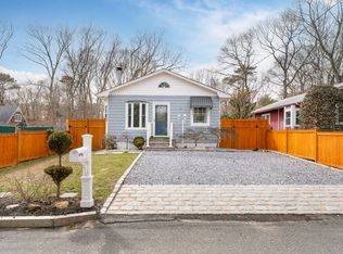 34 Shinnecock Ave, East Quogue, NY 11942