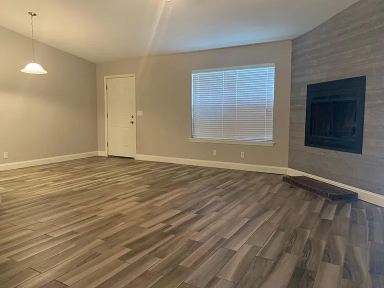 820 Hardy Springs Cir #B — Photo 5