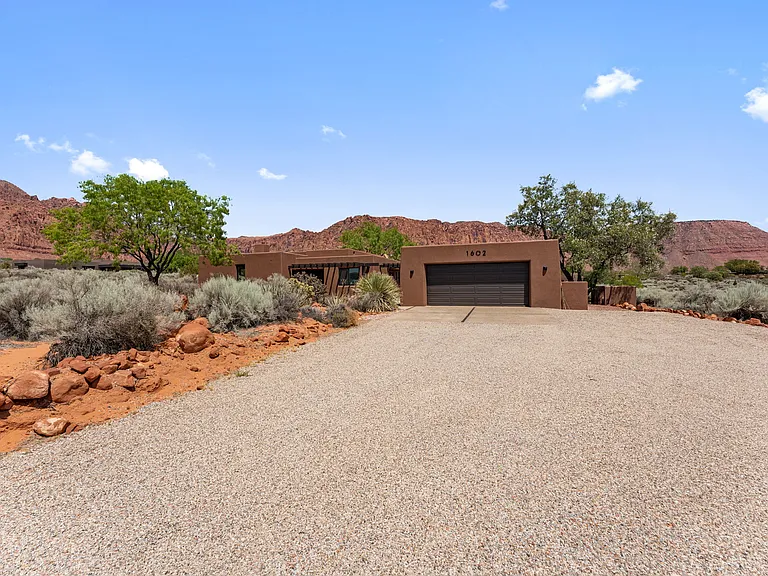 1602 N Sutava Dr — Photo 38