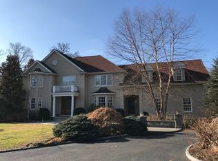 131 Woodside Dr, Greenwich, CT 06830