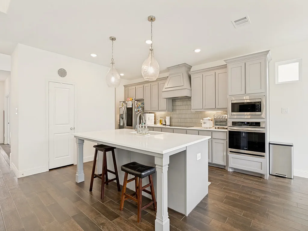 4 bed, 2933 sqft, $3,900 — Photo 3