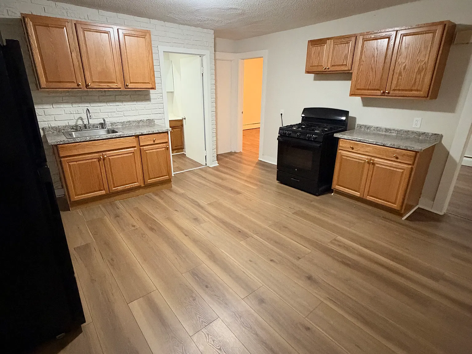 4 bed, 1100 sqft, $2,149 — Photo 1