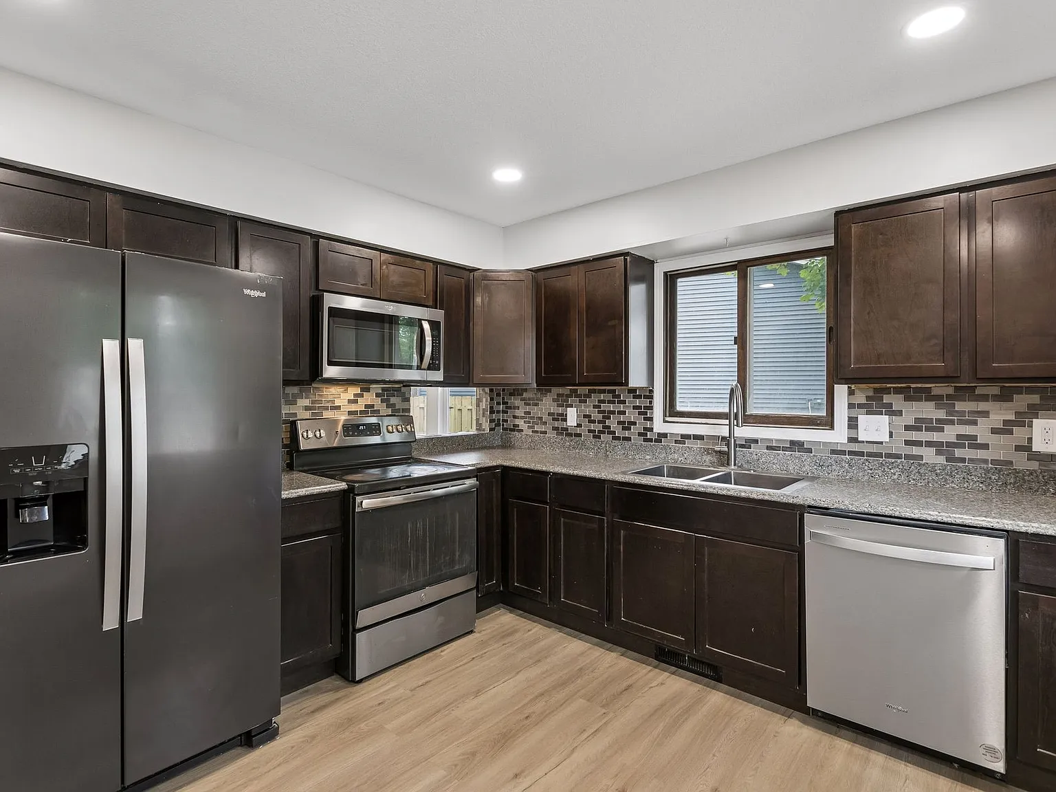 4 bed, 2103 sqft, $3,700 — Photo 1