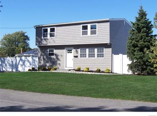 342 3rd St, Lindenhurst, NY 11757