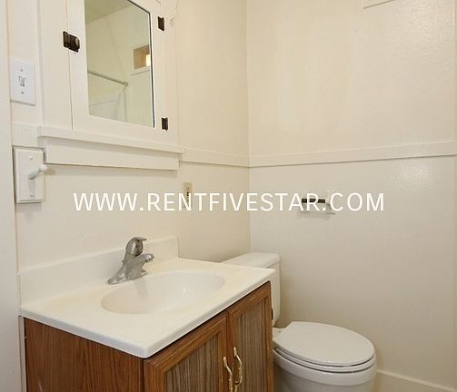 5th image of 807 S Main St