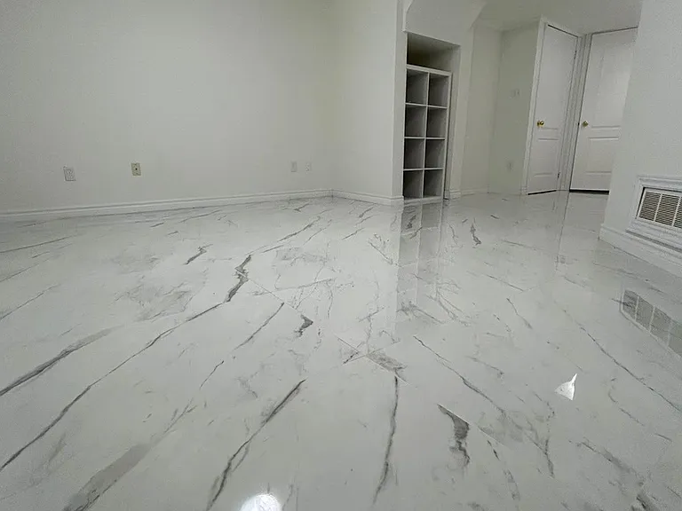 54 Henderson Cres — Photo 17