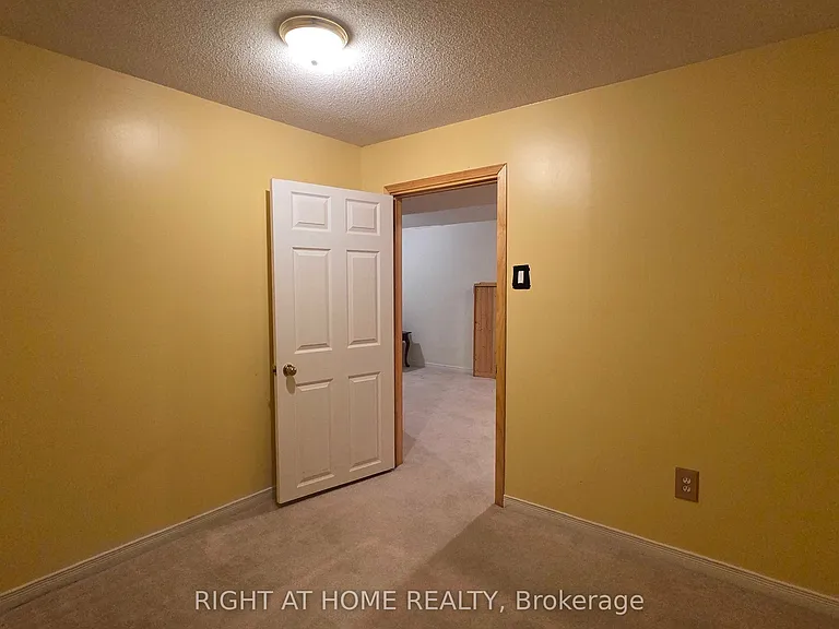 129 Heydon Ave — Photo 24