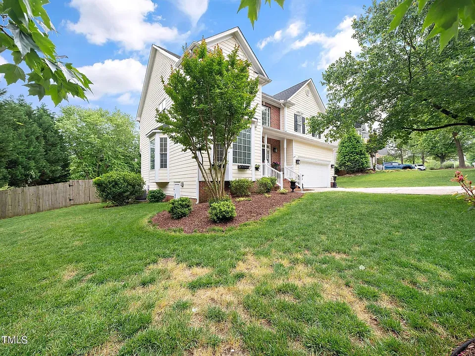 4 bed, 2770 sqft, $2,995 — Photo 3