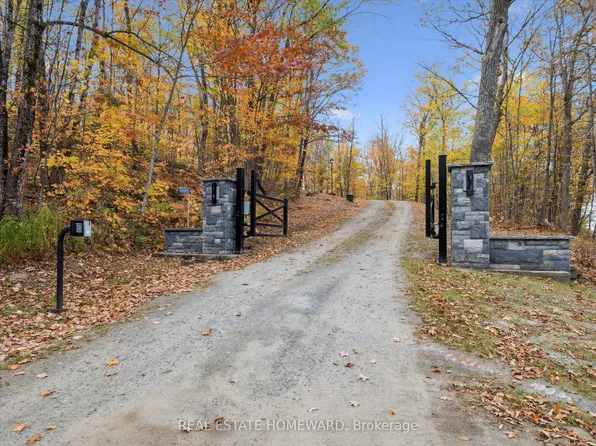 1085 Austin Ln, Lake Of Bays, ON P0B 1A0