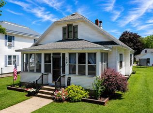 320 N Wacouta Ave, Prairie Du Chien, WI 53821