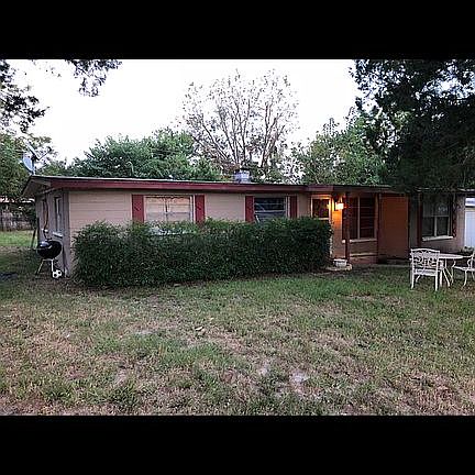 3rd image of 445 SE Castillo Ter
