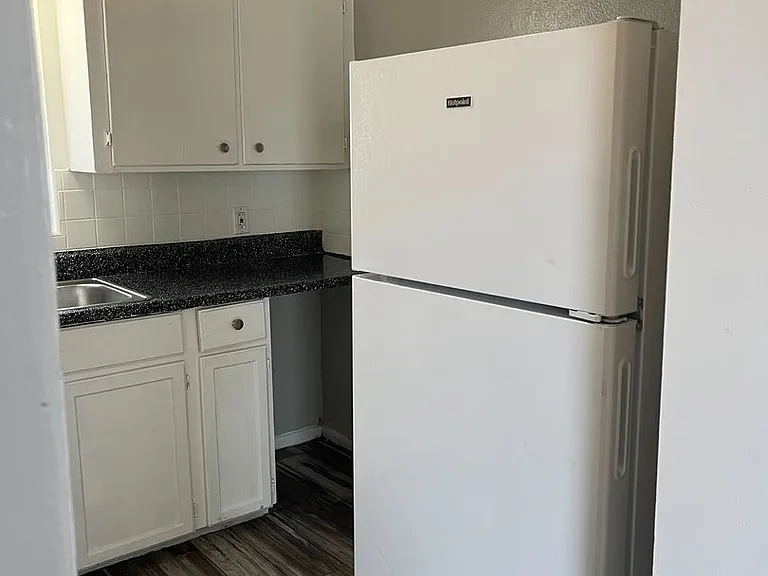 Eskridge Apartments. — Photo 4